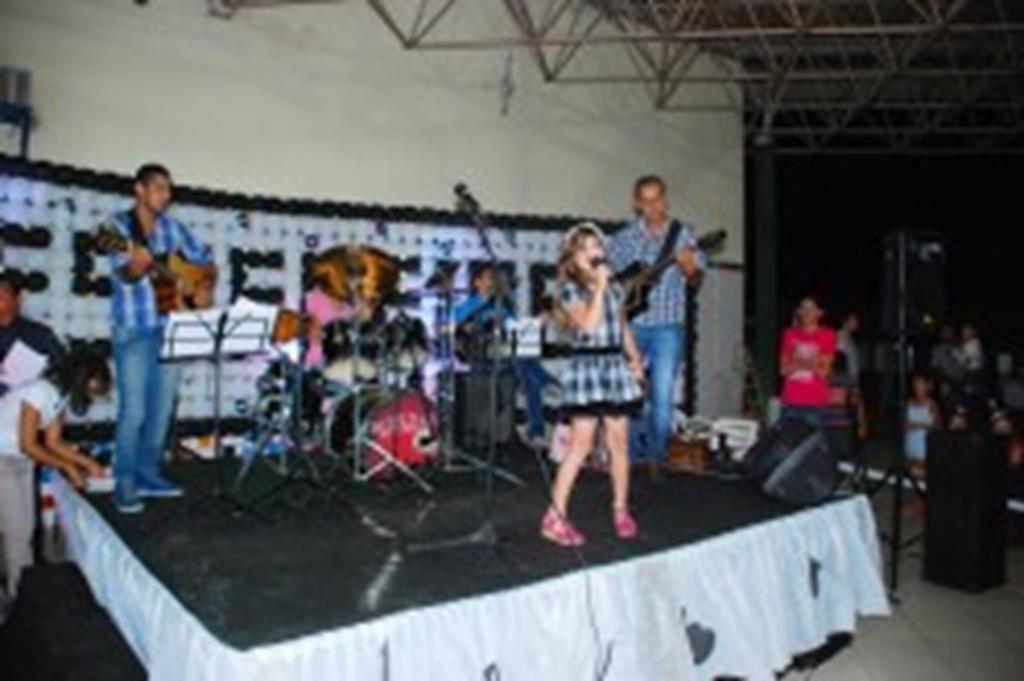 Escola Santo Antônio realiza festival da canção