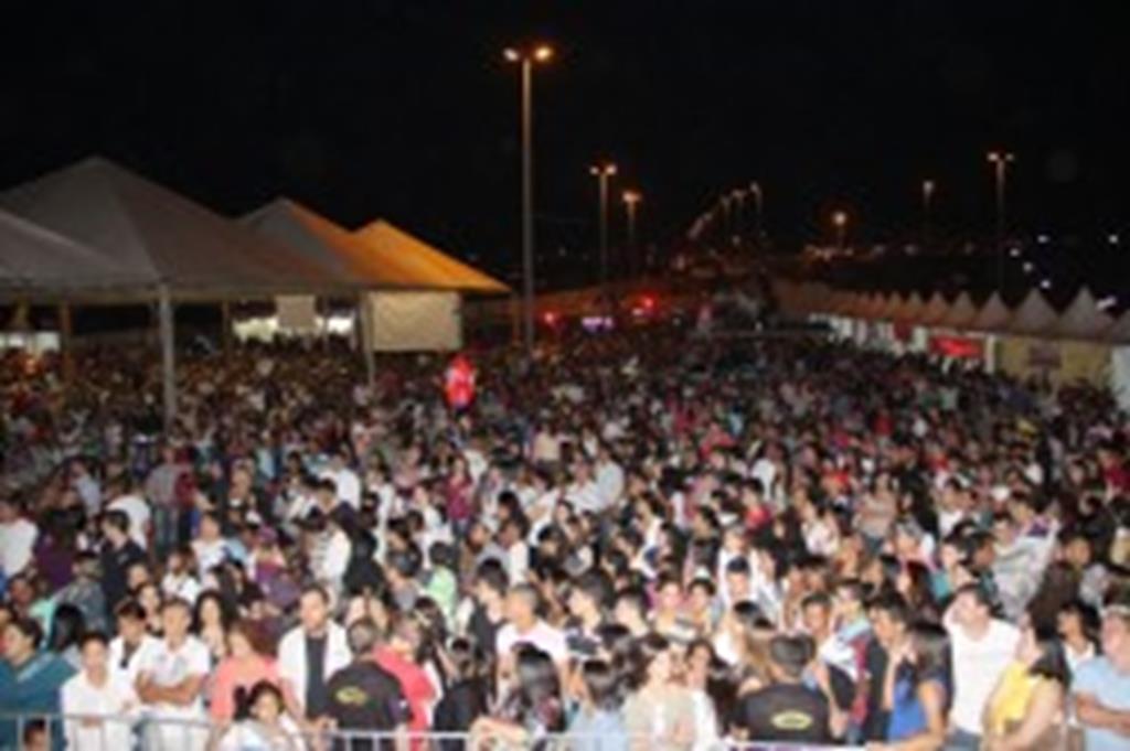 Show de aniversário de Campo Verde levou 10 mil pessoas ao Parque das Araras