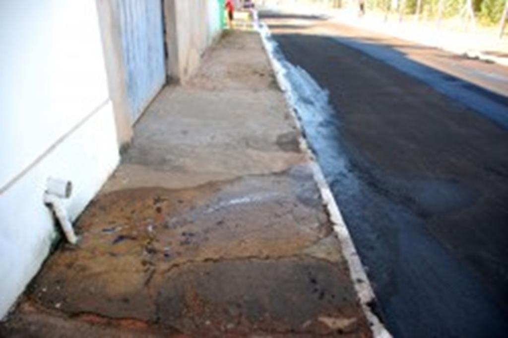 Secretaria de Obras e Viação pede colaboração dos  moradores para que lama asfáltica tenha maior qualidade