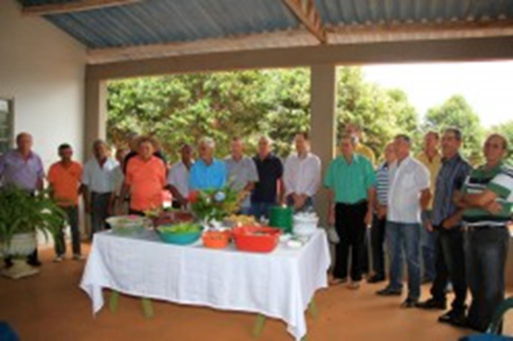 Prefeito Fábio participa de comemoração  ao “Dia dos Pais” com idosos da Agrovila