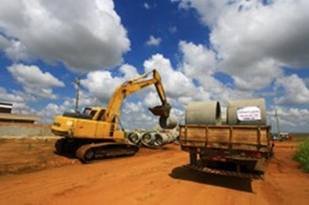 Obras de pavimentação e drenagem são iniciadas na avenida Mato Grosso