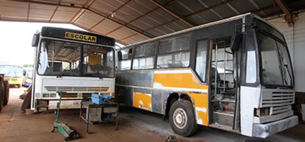Ônibus da frota escolar são reformados