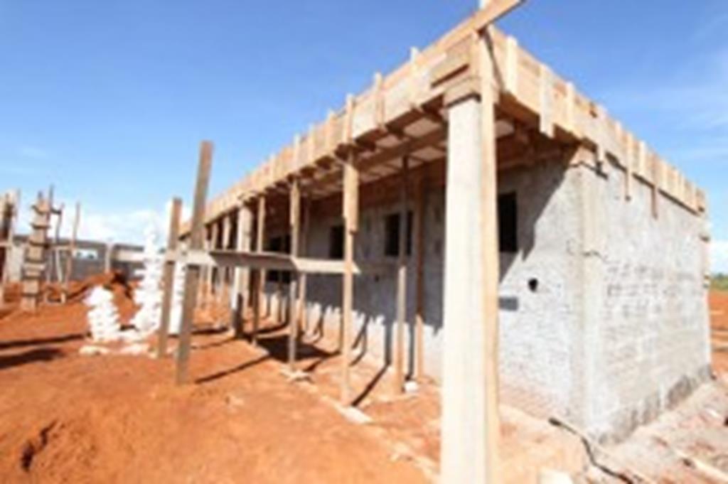 Obra: Construção de escola no Assentamento Santo Antônio da Fartura Valor da obra: R$ 729.853,73 Recursos: Ministério da Educação/FNDE