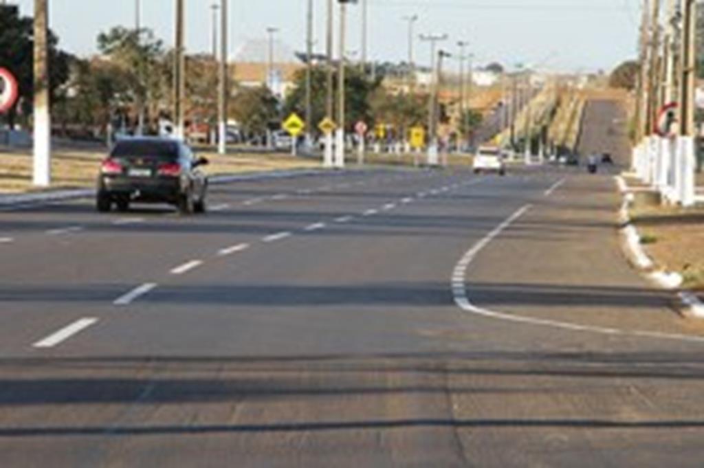 Com recursos próprios, Prefeitura recupera sinalização de trânsito