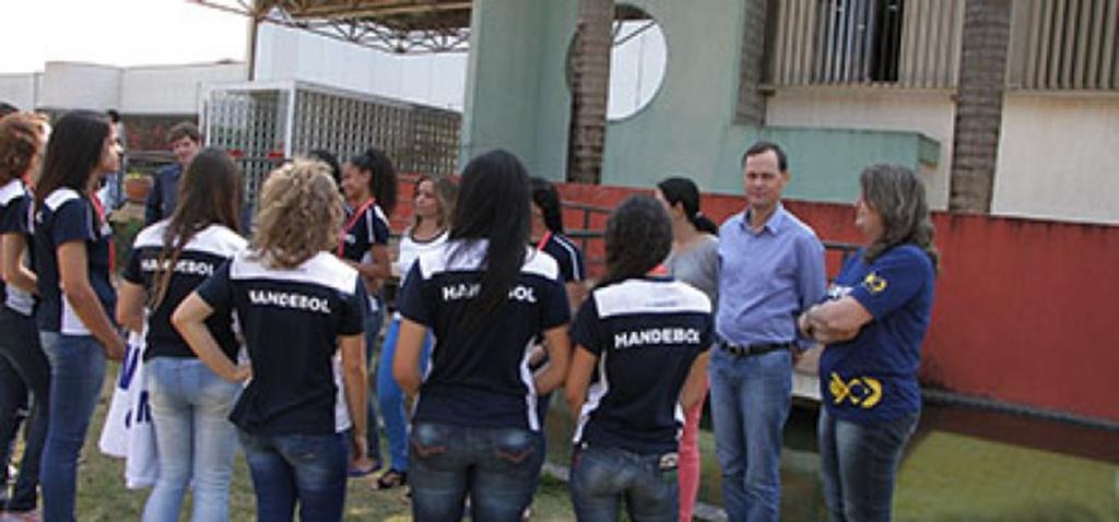 Atletas campeãs do handebol são recebidas pelo prefeito Fábio Schoreter