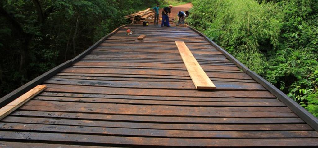 Prefeitura conclui reforma da ponte sobre Rio Piraputanga