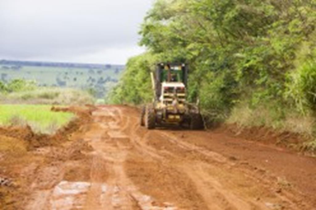 Estrada do Assentamento 28 de Outubro estão sendo recuperadas