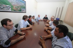 Diretores da Acicave reúnem-se com o prefeito Fábio Schroeter
