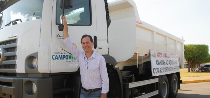 Com recursos próprios, prefeitura adquire caminhão para SMOV