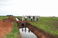 Prefeitura constrói canal e leva água para 15 famílias do Assentamento Dom Ozório
