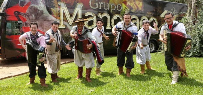 CTG Saudade dos Pampas realiza baile com o Grupo Manotaço