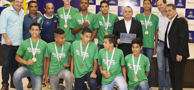 Governo de Mato Grosso homenageia atletas de Campo Verde