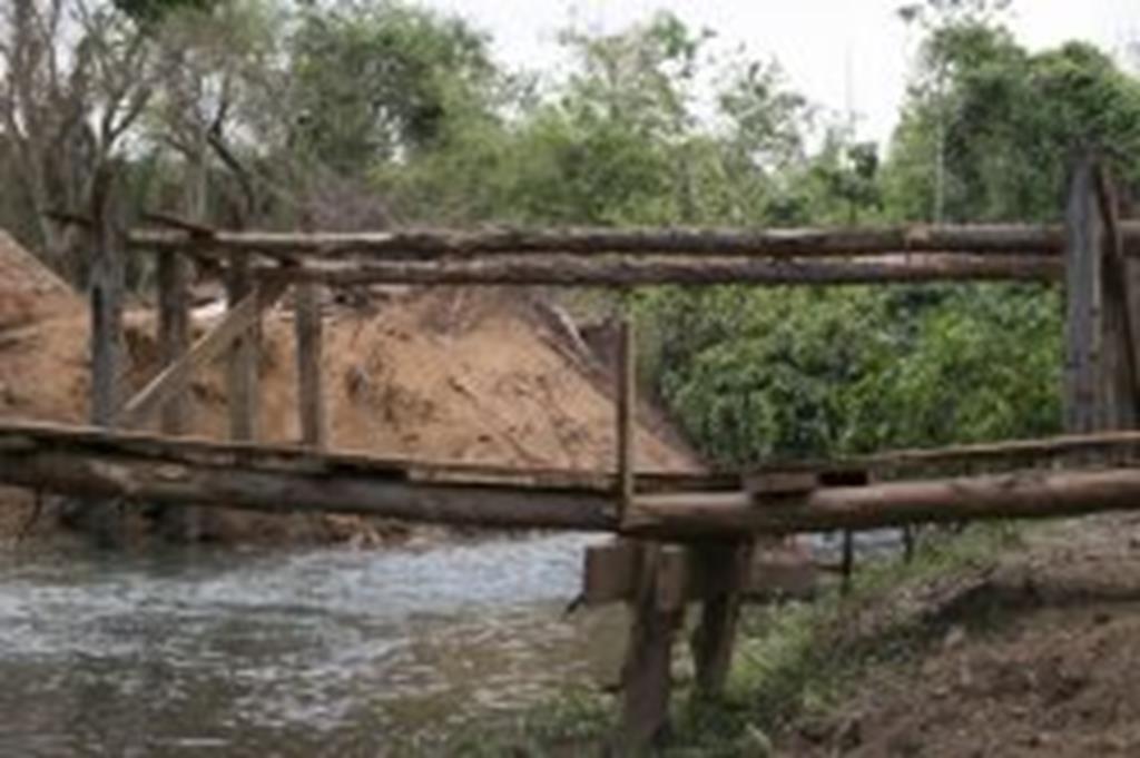 Ponte do Peraputanga começa a ser reconstruída