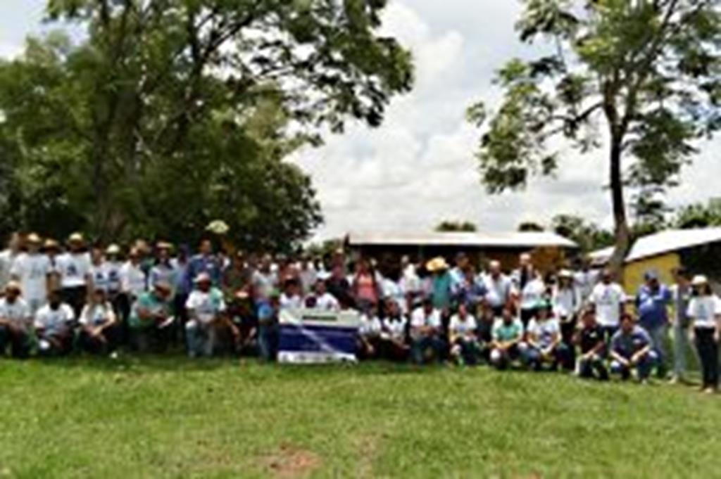 Dia de Campo sobre leite reuniu produtores e técnicos na Agrovila João Ponce de Arruda