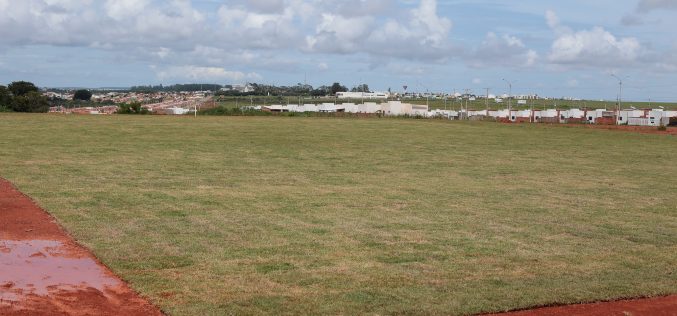 Campo de futebol suíço está sendo construído no Parque dos Pássaros