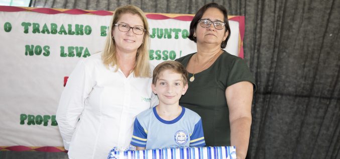 Aluno da Escola Monteiro Lobato recebe prêmio nacional do “Programa Campo Limpo”