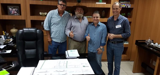 Prefeito Fábio se reúne com Nelson Barbudo e Silvio Favero e pede apoio para pavimentação do Distrito Industrial II