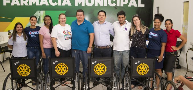 Rotary Clube doa cadeiras de rodas à Secretaria Municipal de Saúde