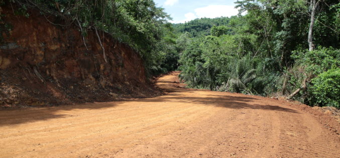 Estradas estão sendo recuperadas no Assentamento 14 de Agosto