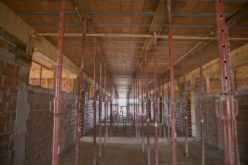 Construção de escola no Santa Rosa avança e laje é concretada