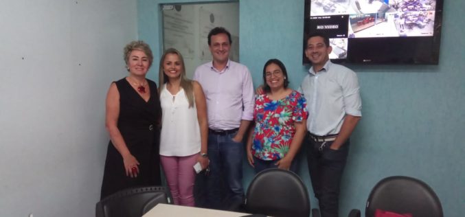 Secretário de Habitação de Campo Verde troca experiência com cartorária de Poxoréu sobre regularização fundiária